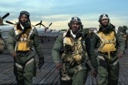  x / Red Tails (2012)